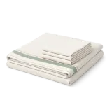 A tablecloth and napkins