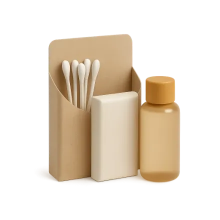 Ein Badezimmer-Set: Wattestäbchen, Seife und Shampoo